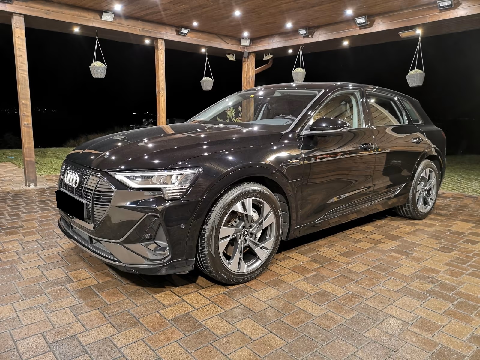 
								Audi e-tron 55 quattro full									