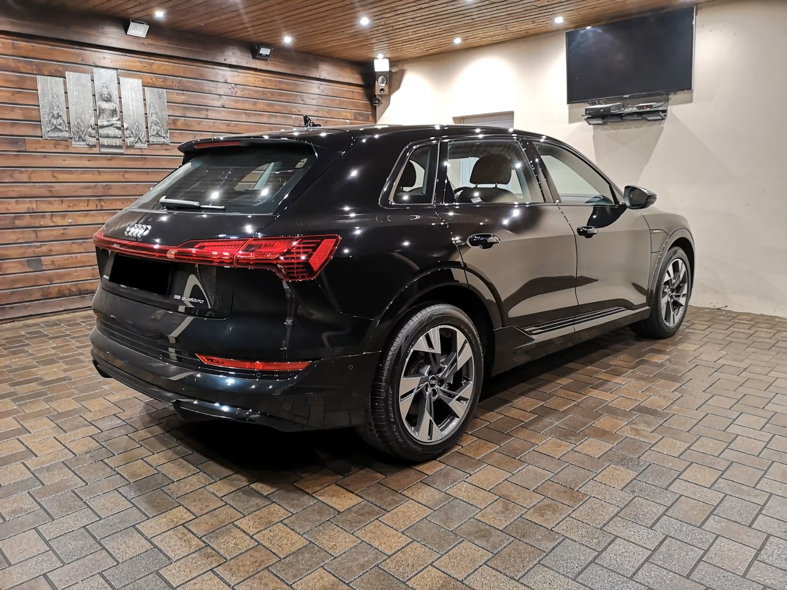 
								Audi e-tron 55 quattro full									