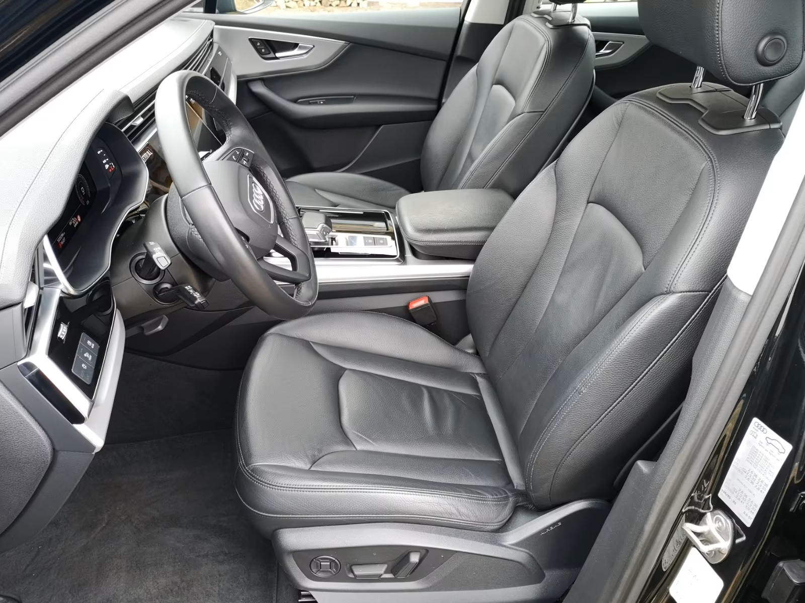 
								Audi Q7 55 TFSI full									