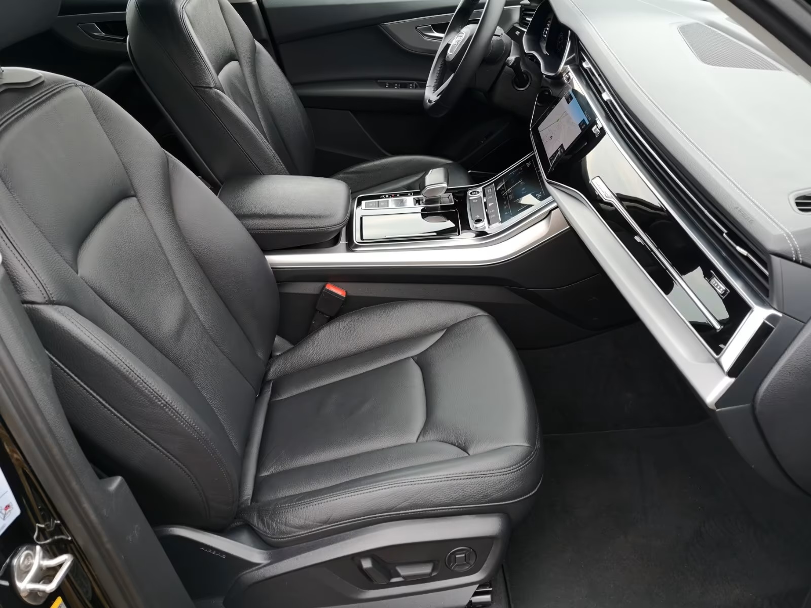 
								Audi Q7 55 TFSI full									