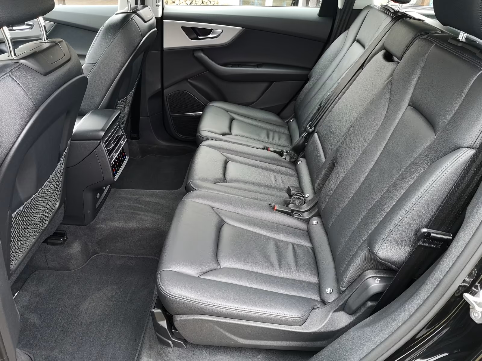 
								Audi Q7 55 TFSI full									