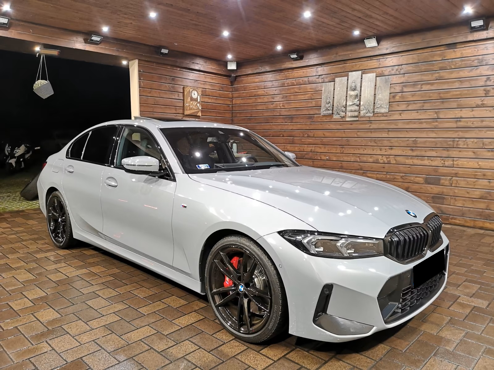 
								BMW 320 d M Sport full									