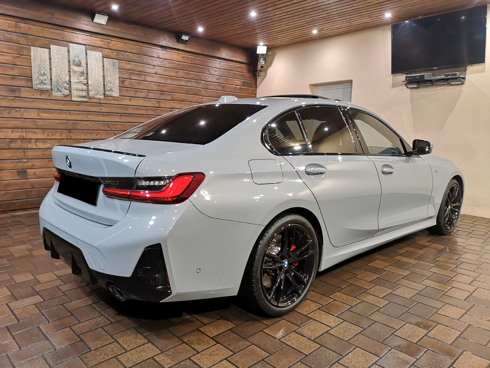 
								BMW 320 d M Sport full									