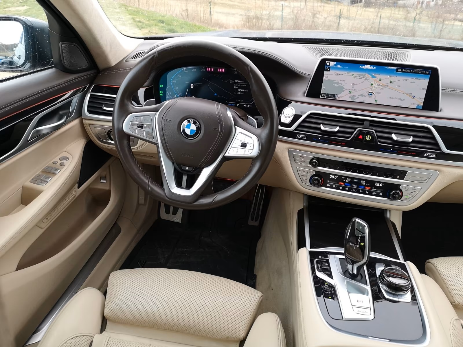 
								BMW 740 d xDrive full									