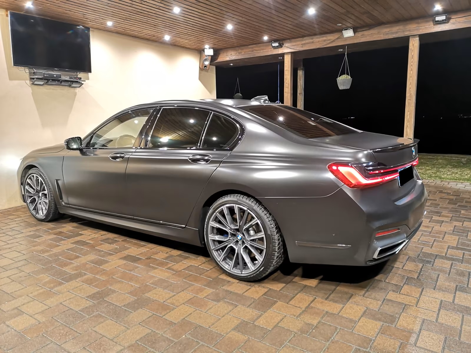 
								BMW 740 d xDrive full									