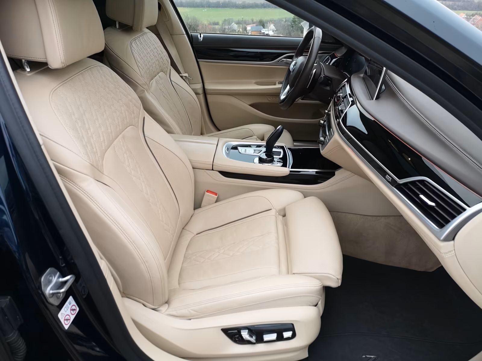 
								BMW 740 d xDrive full									