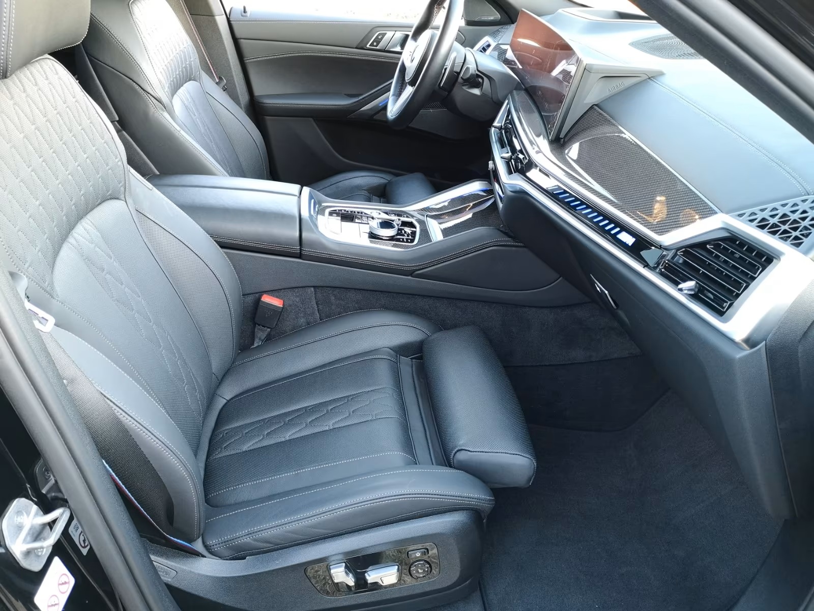 
								BMW X6 M60 i xDrive full									