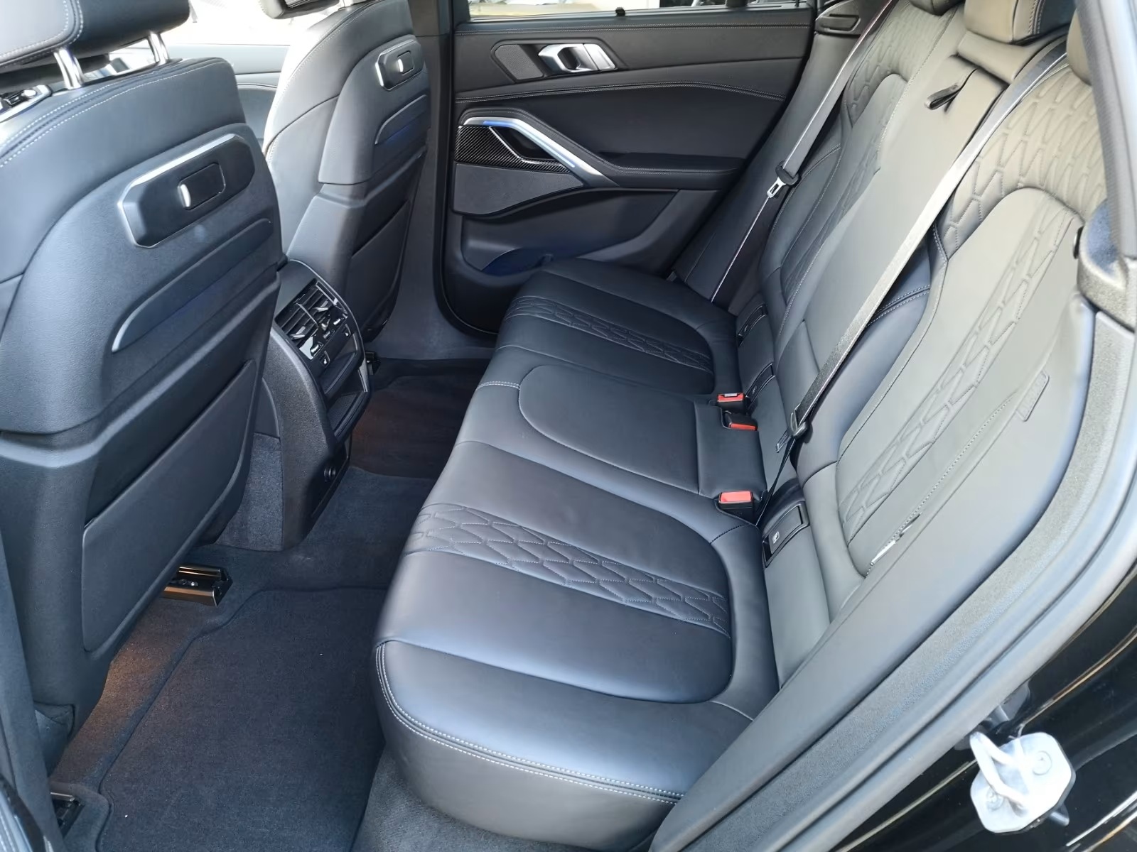 
								BMW X6 M60 i xDrive full									