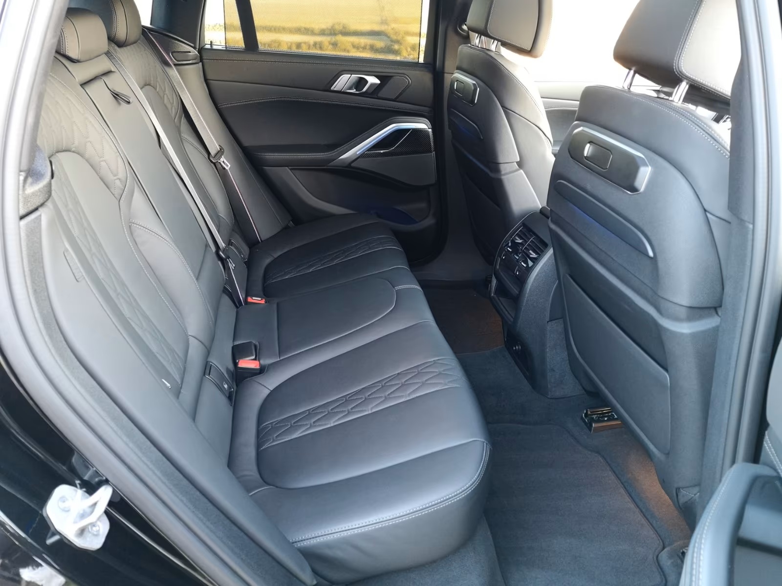 
								BMW X6 M60 i xDrive full									