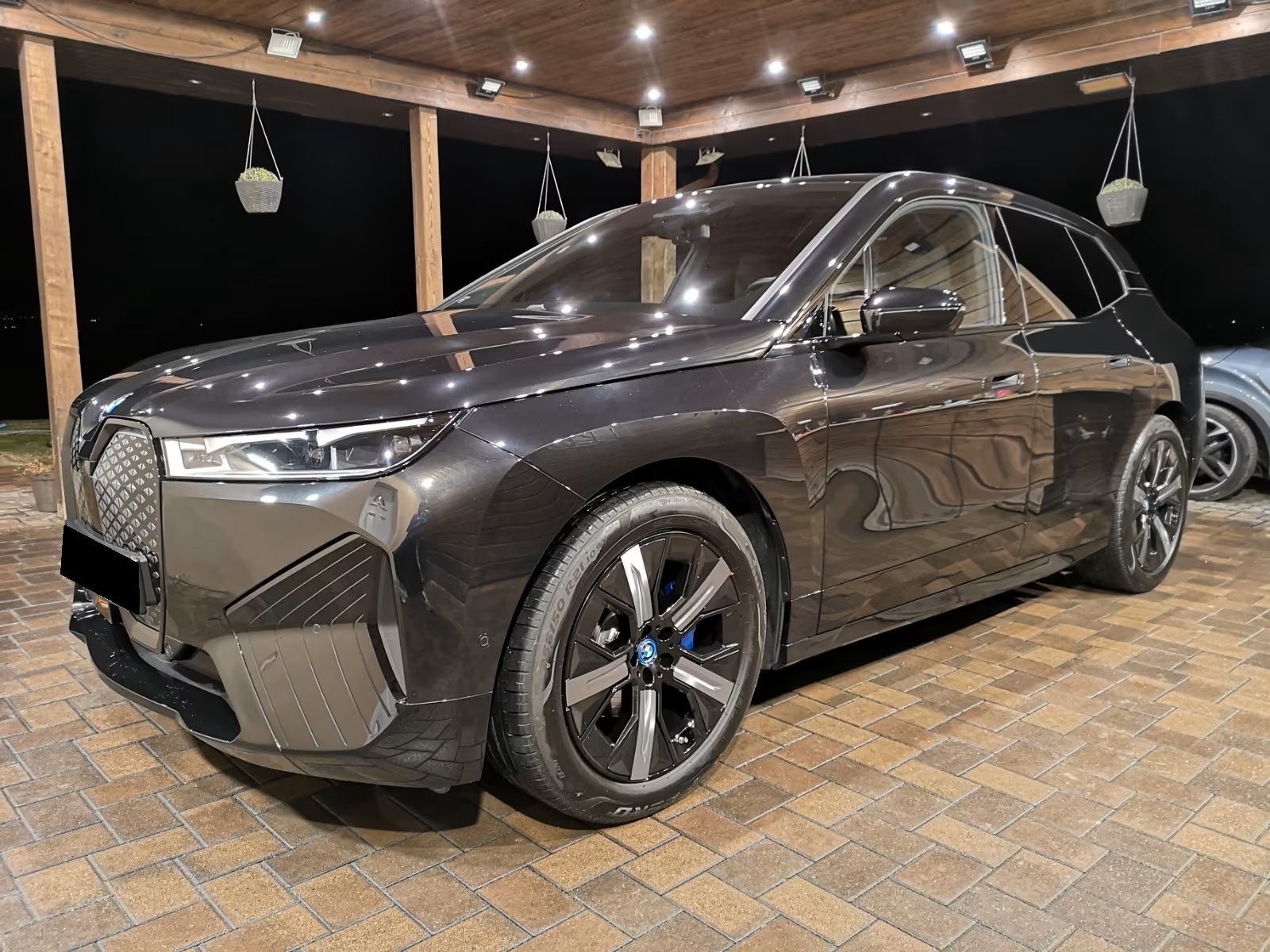 
								BMW iX40 xDrive full									