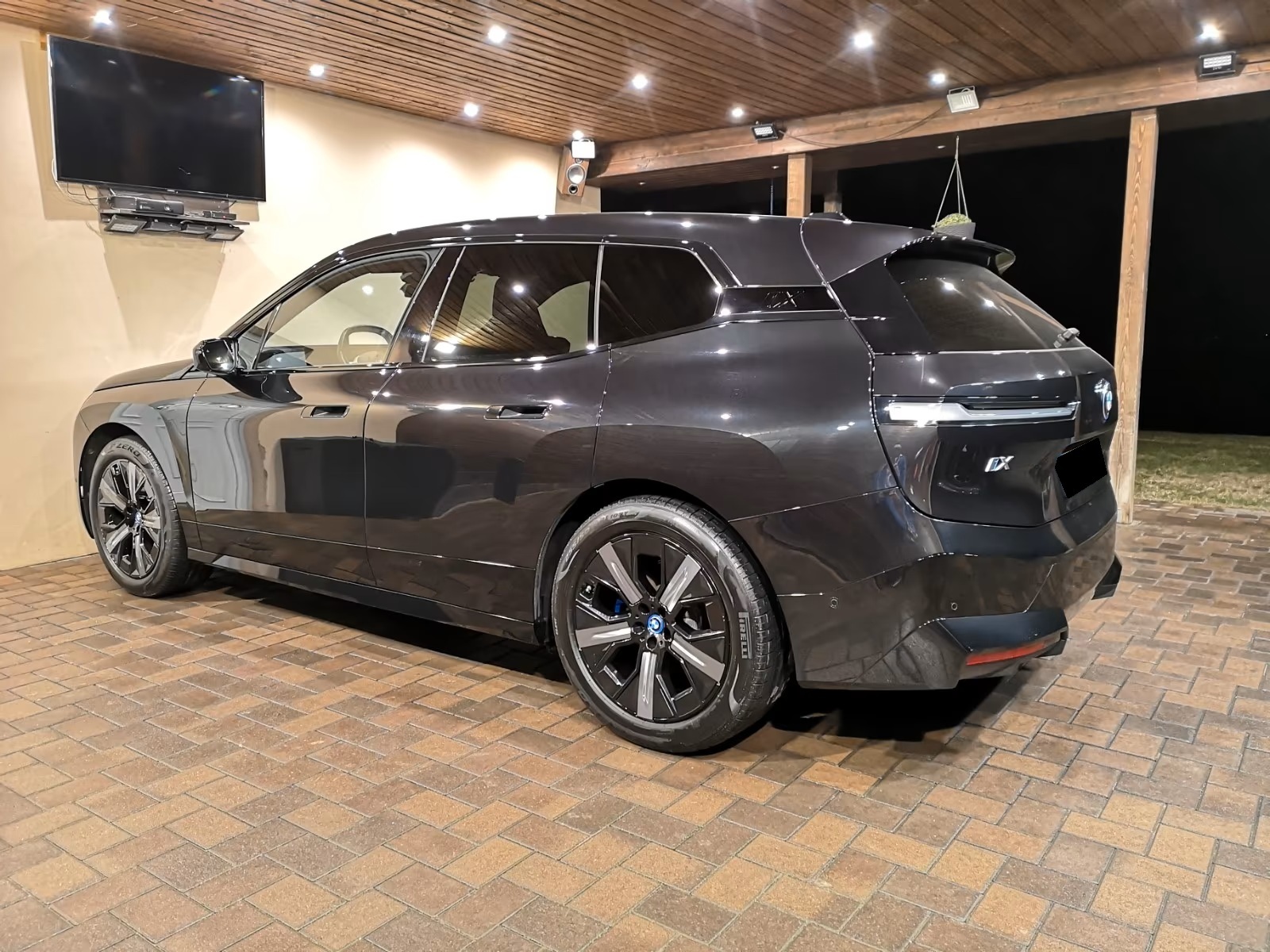 
								BMW iX40 xDrive full									