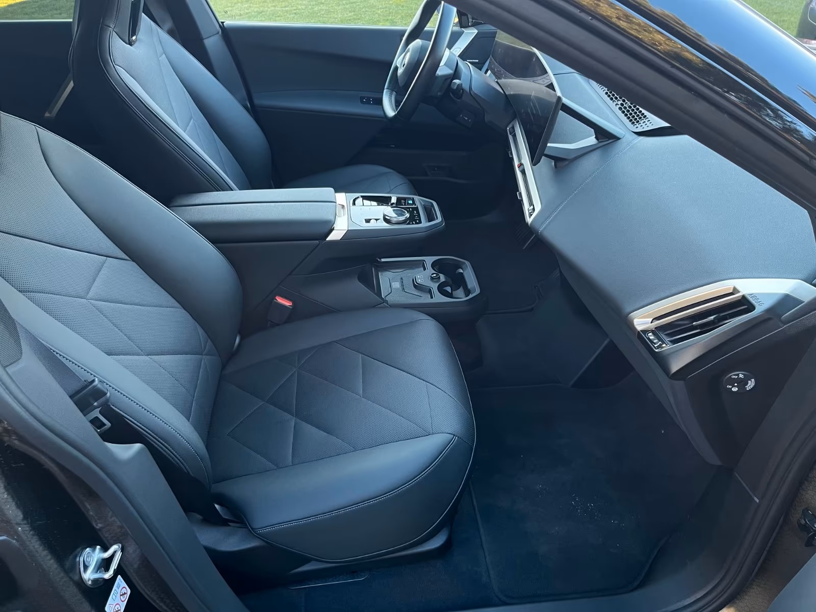 
								BMW iX40 xDrive full									