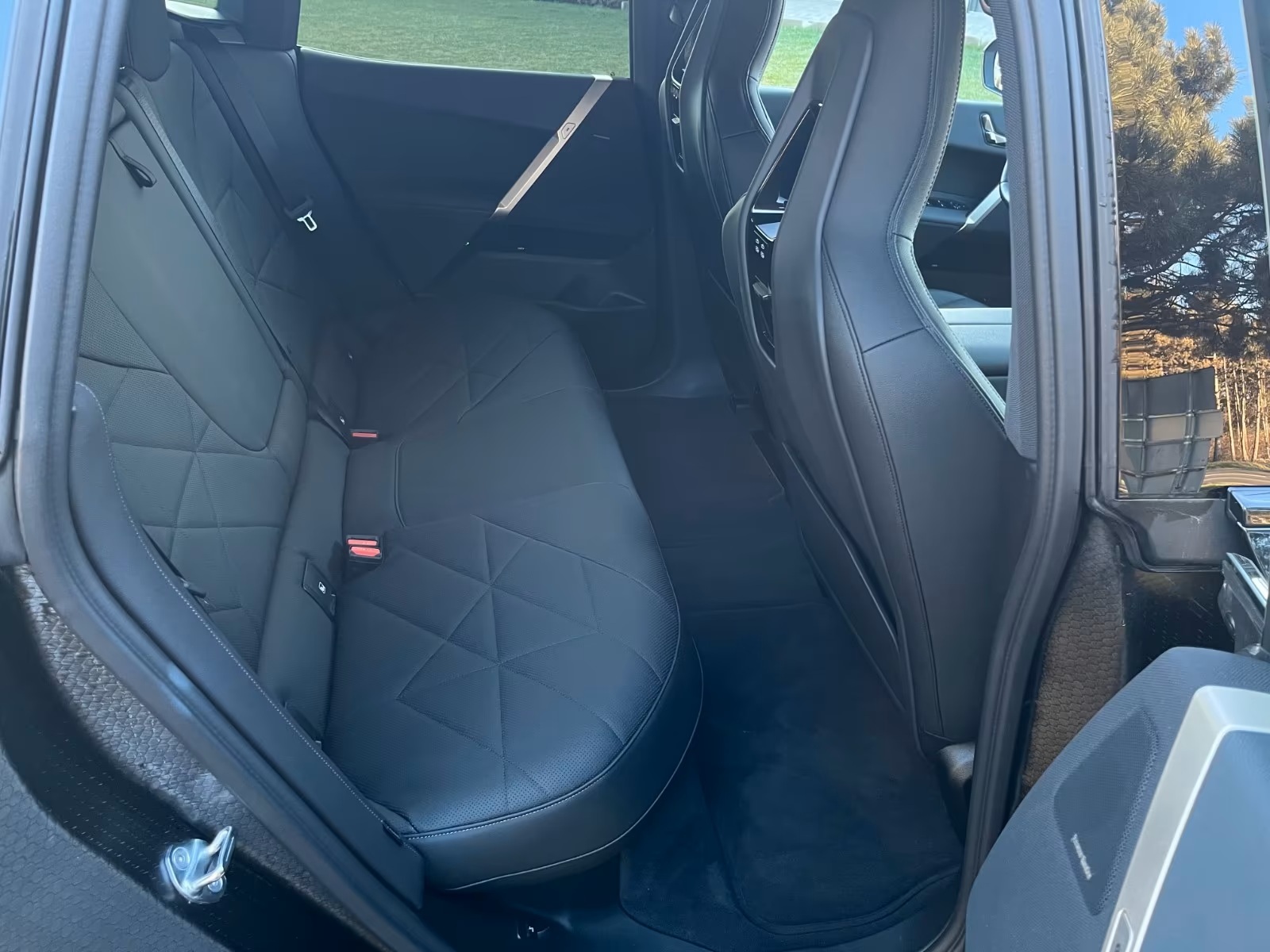 
								BMW iX40 xDrive full									